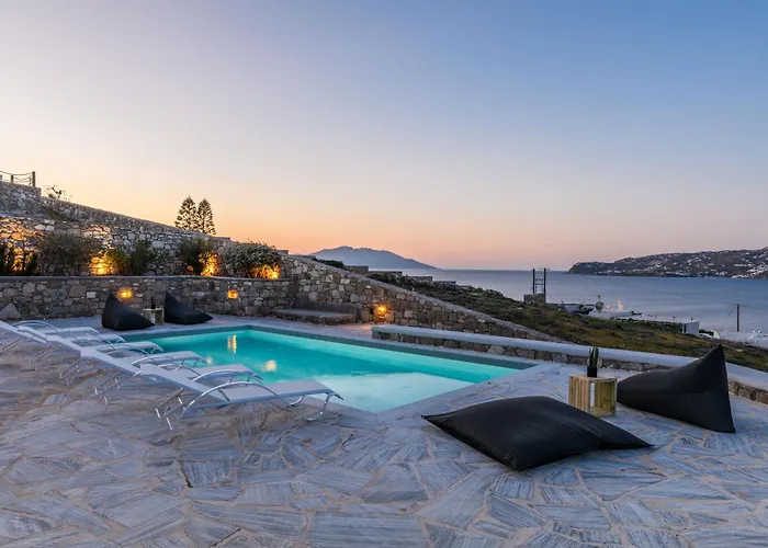 Lunar Holiday home *